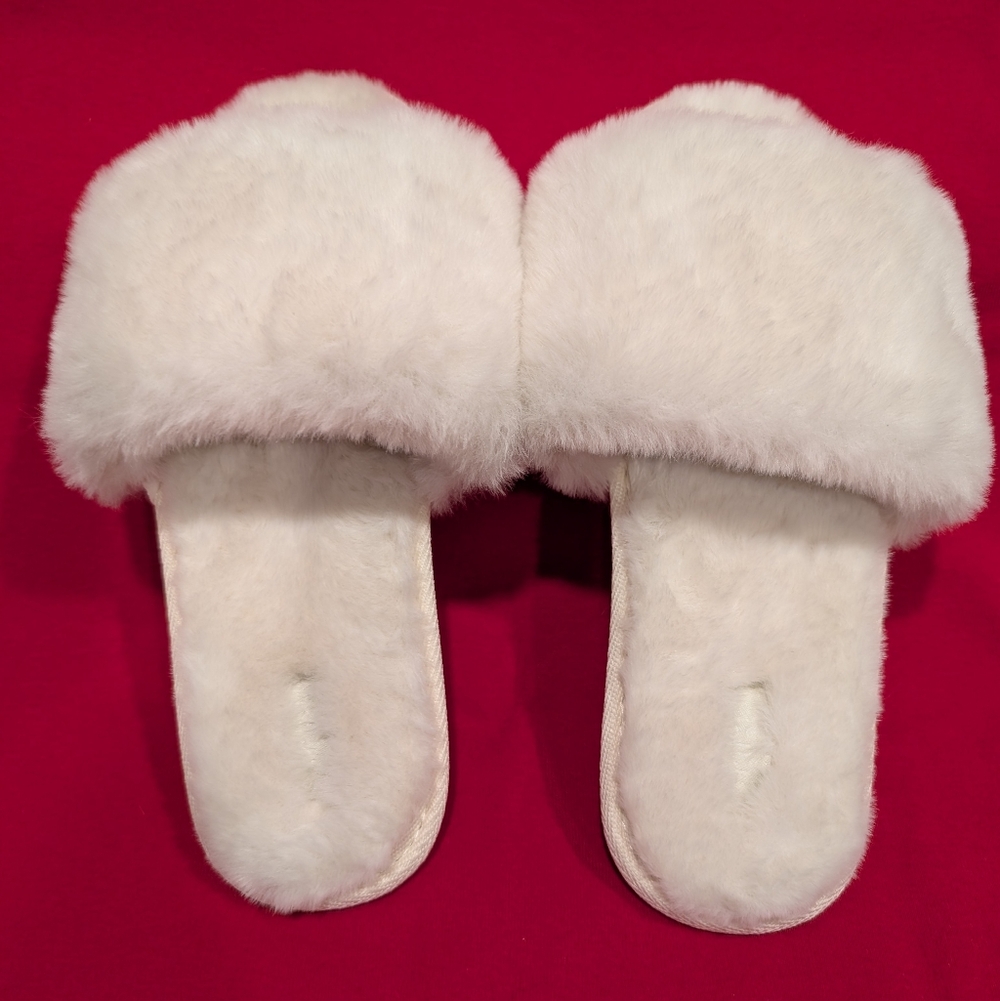 SKIMS Plush White Faux Fur Slippers Women's 35 (4.5/5 US) NEW W/O BOX